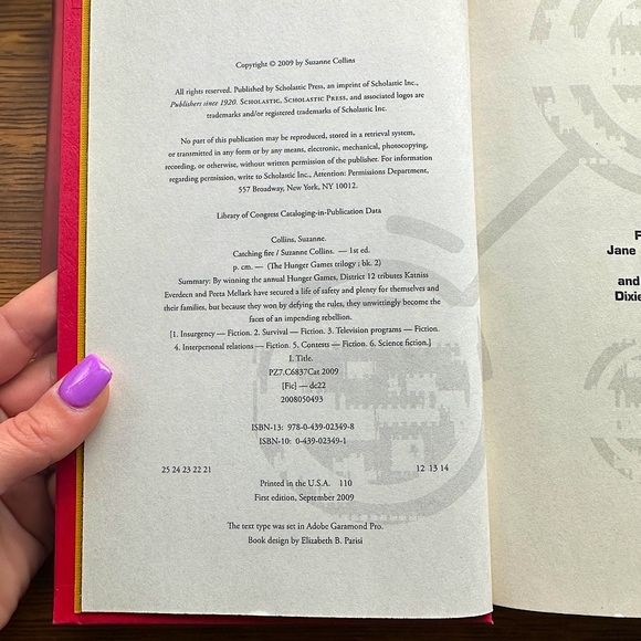 3/$20💥 Catching Fire by Suzanne Collings Fiction Literary Hardcover Book - Picture 6 of 15